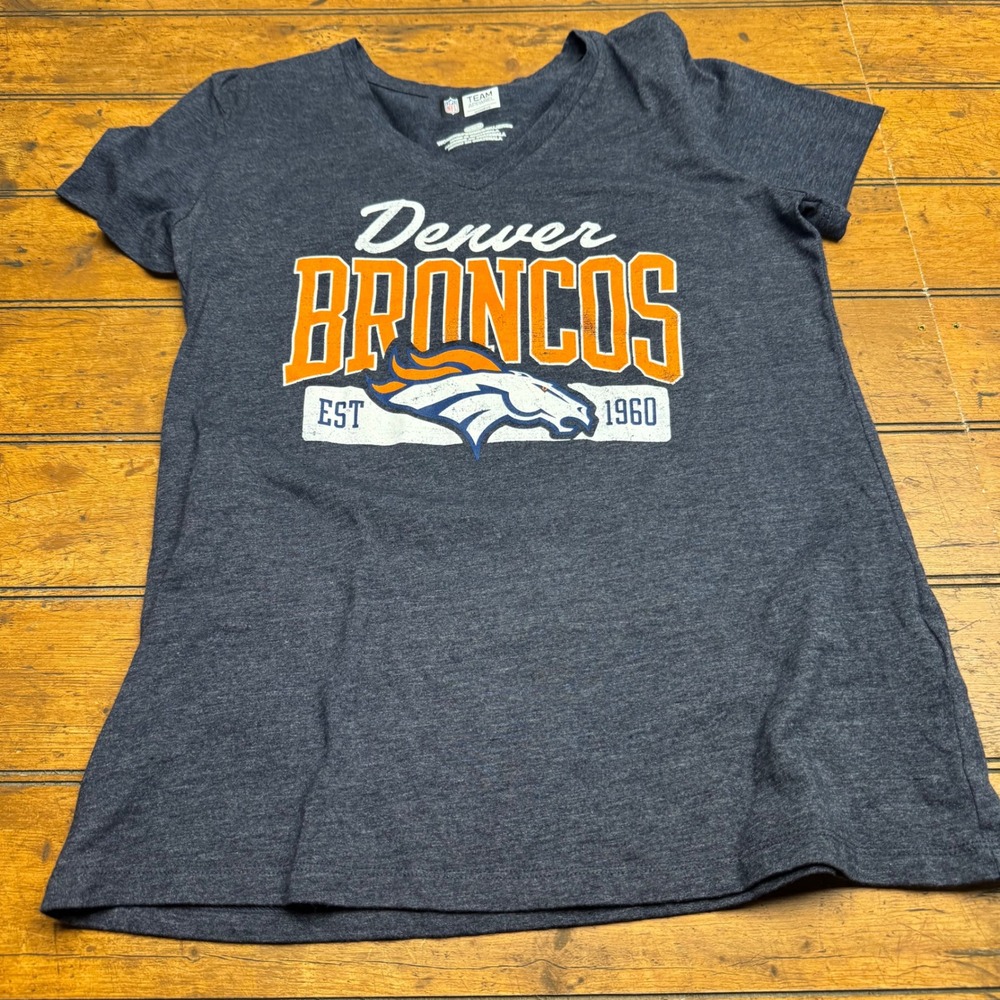 Denver Broncos Womens V Neck T Shirt Blue NFL Team Apparel Size‎ M